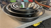 GROUP OF STAINLESS STEEL BOWLS
