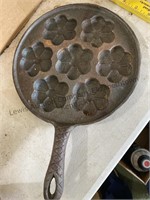 Cast-iron mini cake/ muffin pan no makers mark