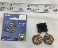 F15) NEW PRAYER BOX PENDANT & PAIR OF EARRINGS