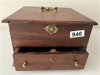 Square wooded box w/1 locking drawer & lift lid