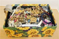 SELECTION OF COSTUME JEWELRY