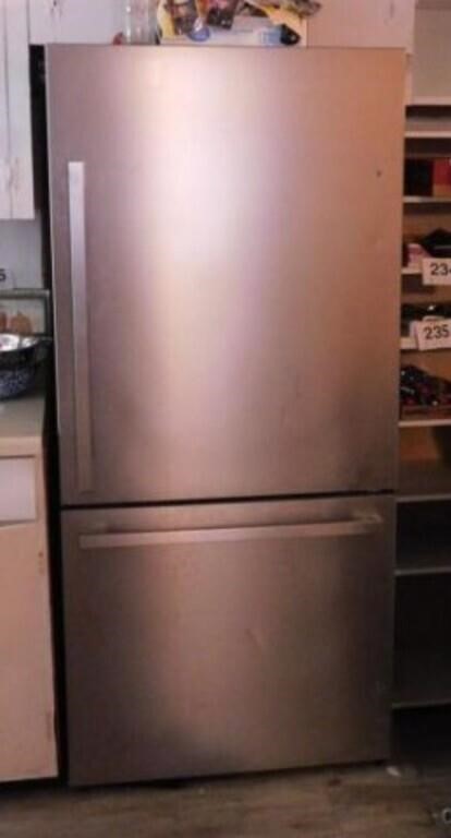 2021 Hisense stainless refrigerator freezer,