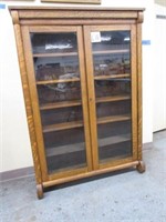 Antique Oak 2-Door Bookcase (40x13x56)