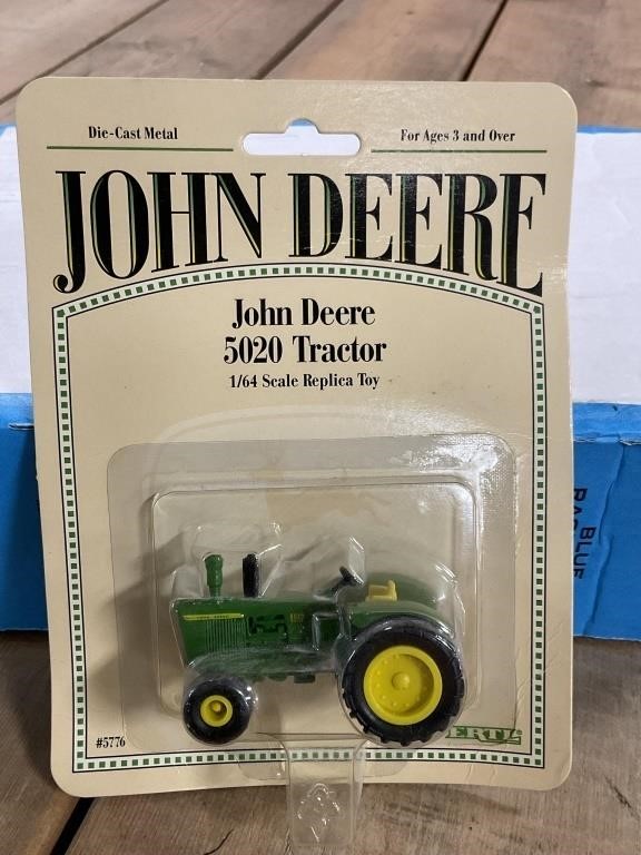 NIB Ertl 1/64 John Deere 5020 Tractor