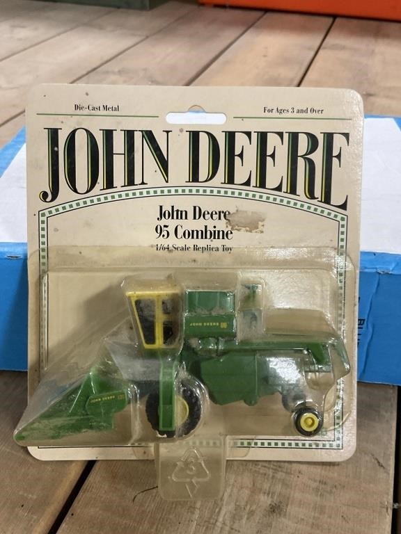 NIB Ertl 1/64 John Deere 95 Combine