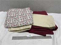 Full Size Fitted & Flat Sheets & 2 Pillow Cases
