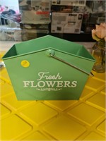 Fresh flowers tin