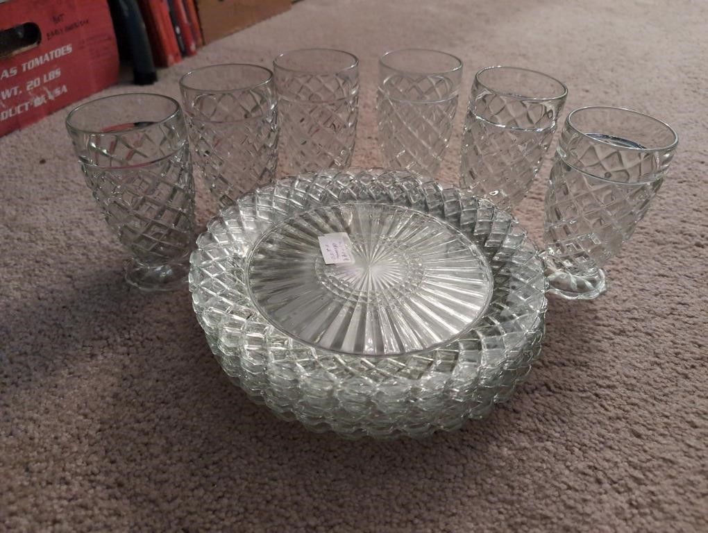 Waterford 6 plates and 6 cups glassware