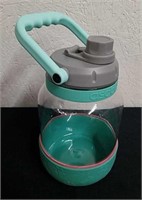 Doggie drink container