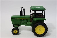 JOHN DEERE TRACTOR ERTL 1/16