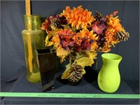 Vases & floral arrangement