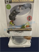 Pressure cooker 5. Quart packaged