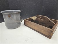 Granite Ware Pot & Wooden Tote 15 L x 11 1/2" w