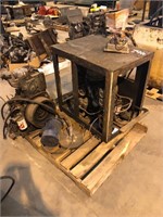 PALLET OF MISC ENGINE AND ENGINE PARTS