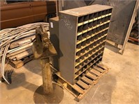 PALLET OF 2 BOLT BINS AND CONTENTS, 1 VISE ON STAN