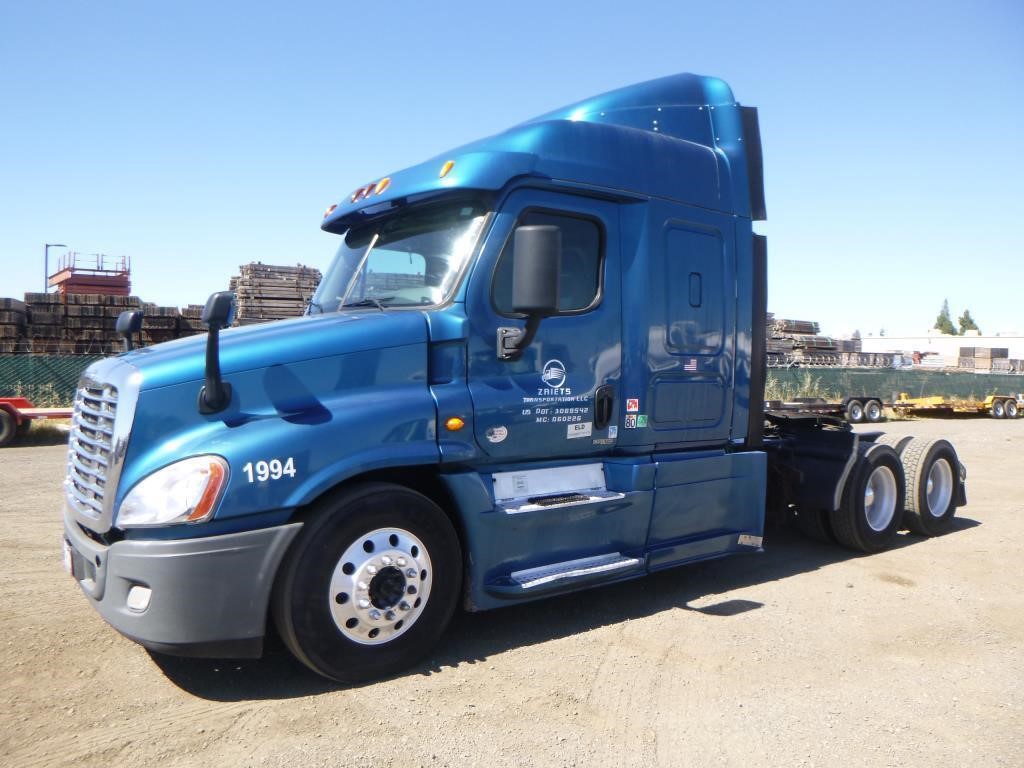 2014 Freightliner Cascadia T/A Sleeper Truck Tract