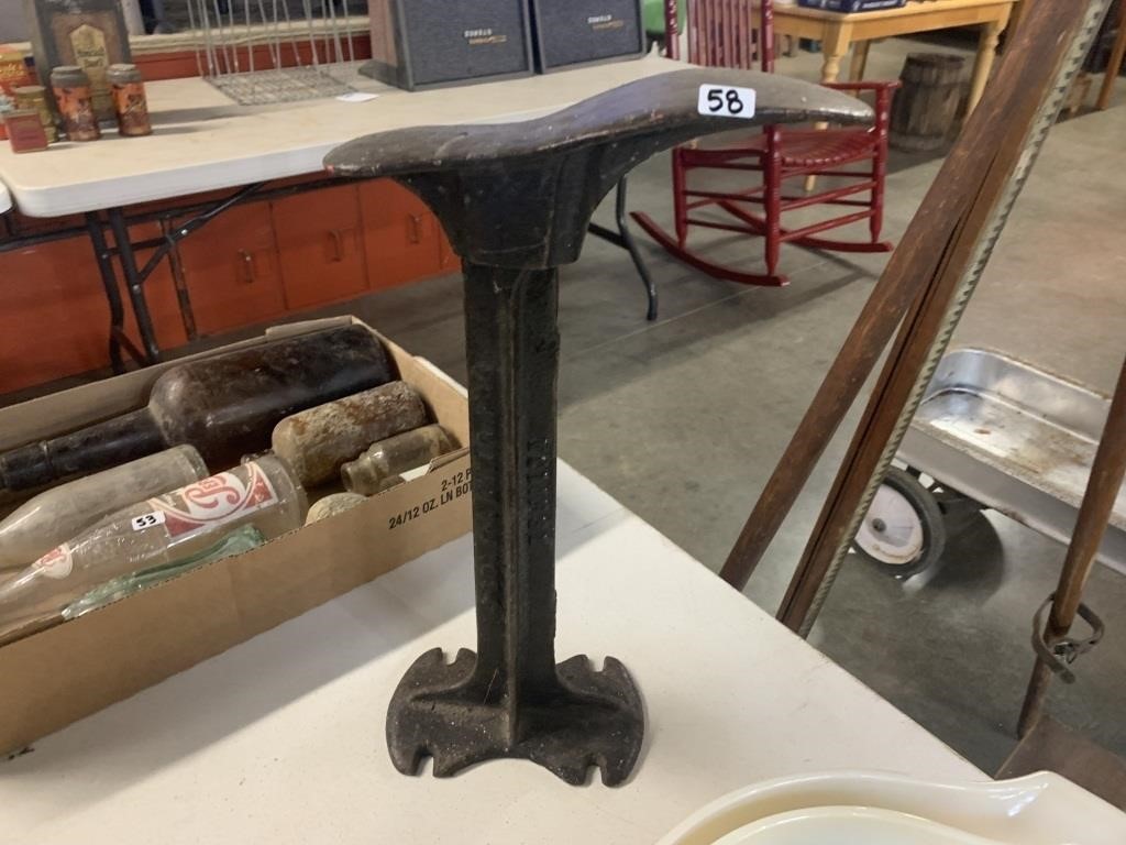 CAST IRON COBBLERS STAND