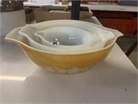 VINTAGE PYREX BOWLS