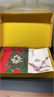 Vintage Christmas Table Cloth & Napkin Set