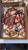 Box of vintage jewelry (necklaces)
