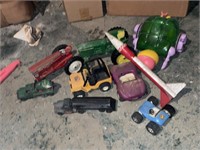 LOT OF VARIOUS CHILDRENS TOYS INCLUDING