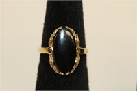 10k Oval Onyx Ring, size 7, 3 grams total weight