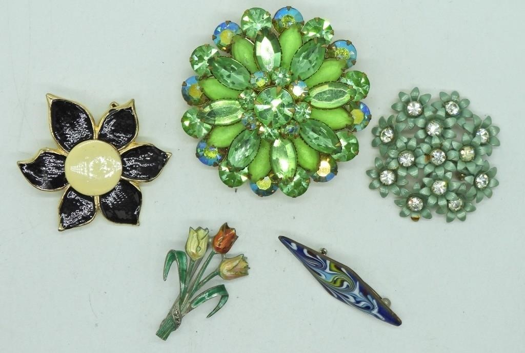 June 4, 2024 - Vintage Fashion and Costume Jewelry