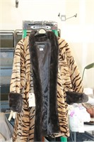 Gorgeous leopard print faux fur coat 1x