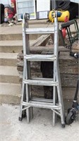 Expandable ladder