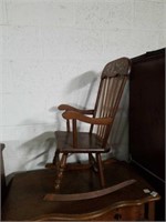 Rocking chair. 25x19x13.