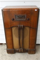 1940'S ART DECO FLOOR MODEL RADIO