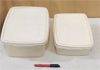 2 Lidded Rubbermaid Containers, Sealing
