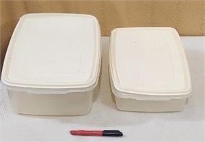 2 Lidded Rubbermaid Containers, Sealing