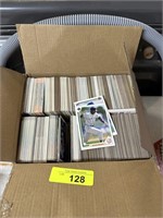 LARGE BOX OF MIXED BASEBALL CARDS