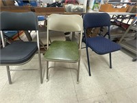 3 cnt Folding Chairs