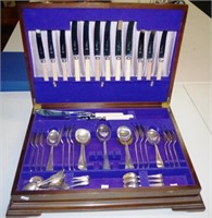 Canteen of English silver plate cutlery