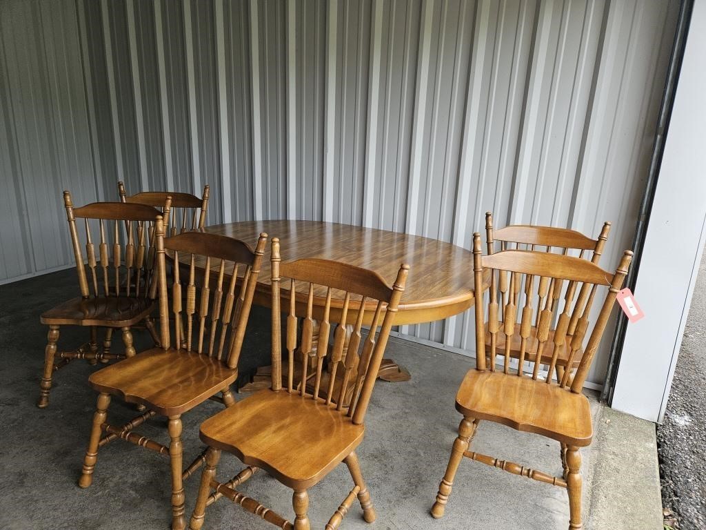 Oval table w/ 6 chairs