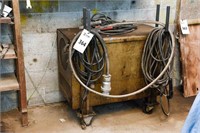 HOBART TR300 AC/DC WELDER & CABLES