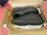 Men's New Balance size 8.5 black tennis shoes,
