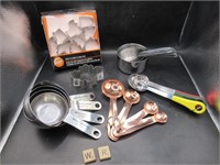 SELECTION OF MEASURING CUPS AND SPOONS