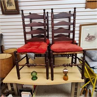 4 Chairs and 2 Oil Lamps