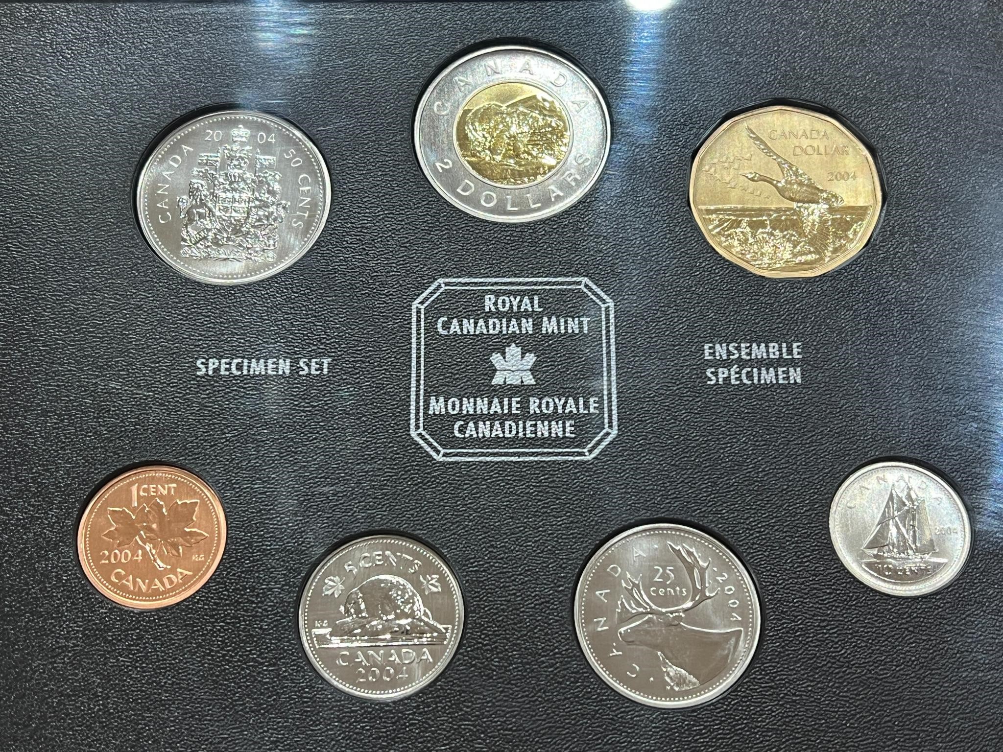 2004 Cdn Specimen Coin Set in Green Binder