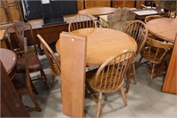 DINING ROOM TABLE WITH 3 LEAVES AND 4 CHAIRS
