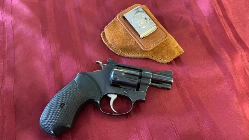 SMITH & WESSON MODEL 34-1 22 REVOLVER W/ HOLSTER