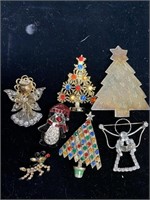 LOT OF CHRISTMAS BROACHES