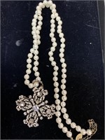 VINTAGE JOAN RIVERS 34 “ SIMULATED PEARL & CROSS