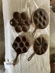 (4) cast iron muffin molds
