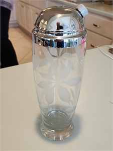 Vintage Frosted Leaves Cocktail Shaker. Living roo