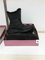 11 Black Ladies Winter Boots