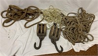 (2) Pulleys w/ Rope